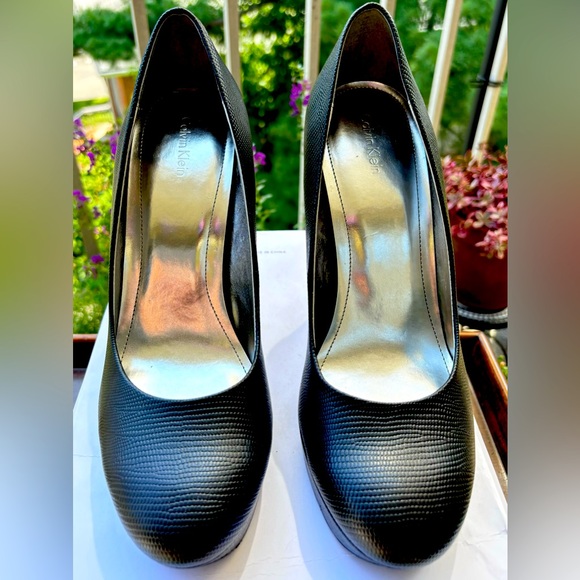 Calvin Klein Textured Leather Platform Pump
Size 10
Like New - Picture 4 of 11